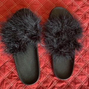 NWT Black Soft Feather Sliders